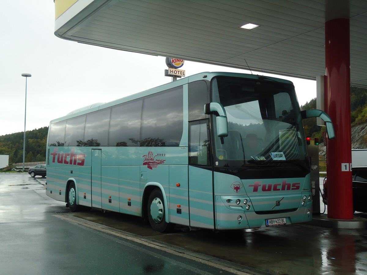 (136'581) - Fuchs, Hartberg - HB 422 BL - Volvo am 7. Oktober 2011 in Wrthersee, Raststation