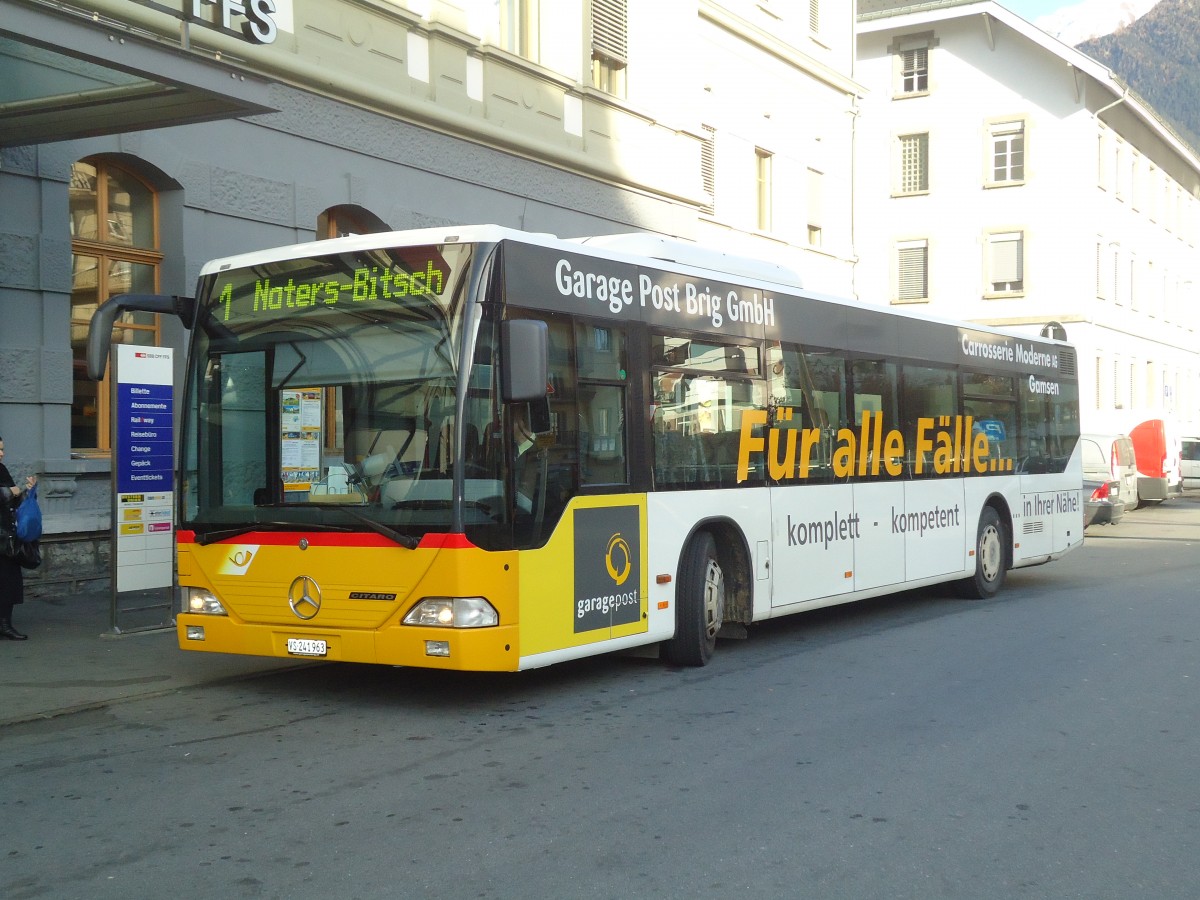 (136'860) - PostAuto Wallis - VS 241'963 - Mercedes am 22. November 2011 beim Bahnhof Brig