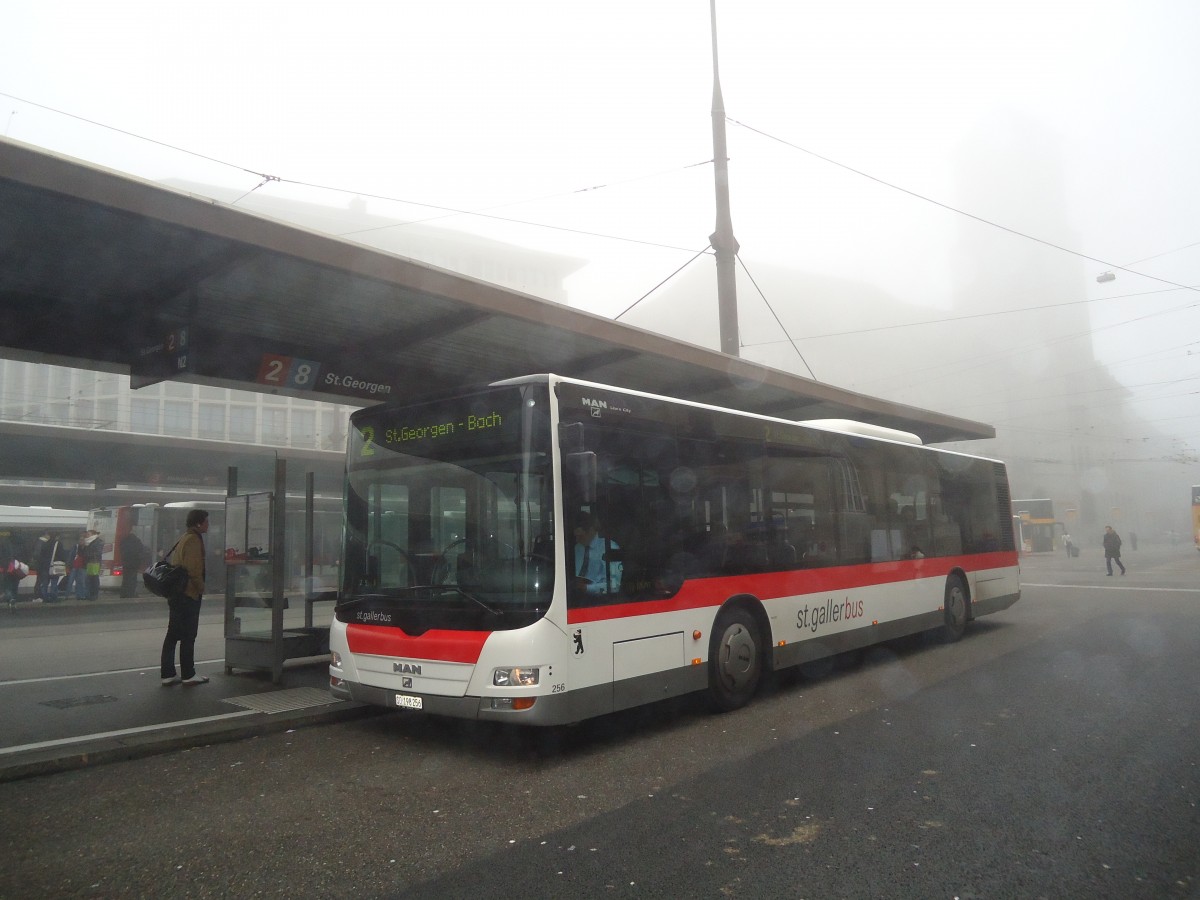 (136'889) - St. Gallerbus, St. Gallen - Nr. 256/SG 198'256 - MAN am 23. November 2011 beim Bahnhof St. Gallen