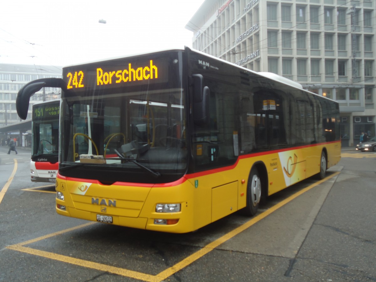 (136'907) - Schwizer, Goldach - SG 49'032 - MAN am 23. November 2011 beim Bahnhof St. Gallen