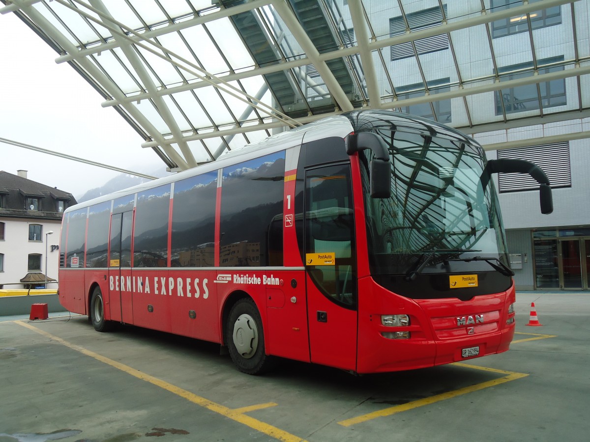 (137'878) - PostAuto Graubnden - GR 162'994 - MAN (ex GR 162'972) am 5. Mrz 2012 in Chur, Postautostation