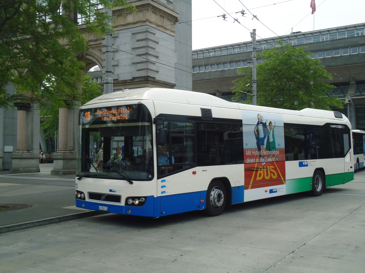 (139'114) - VBL Luzern - Nr. 73/LU 250'372 - Volvo am 27. Mai 2012 beim Bahnhof Luzern