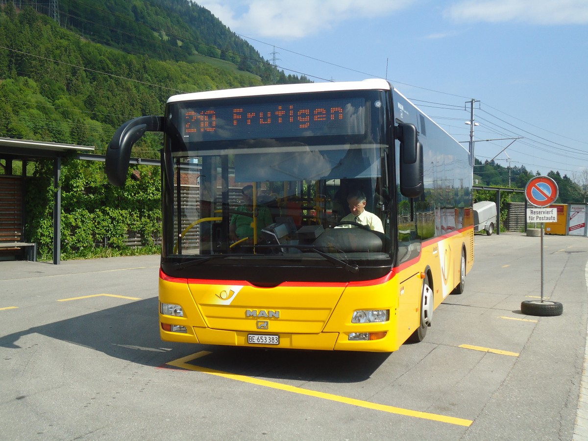 (139'153) - PostAuto Bern - BE 653'383 - MAN/Gppel am 28. Mai 2012 beim Bahnhof Reichenbach