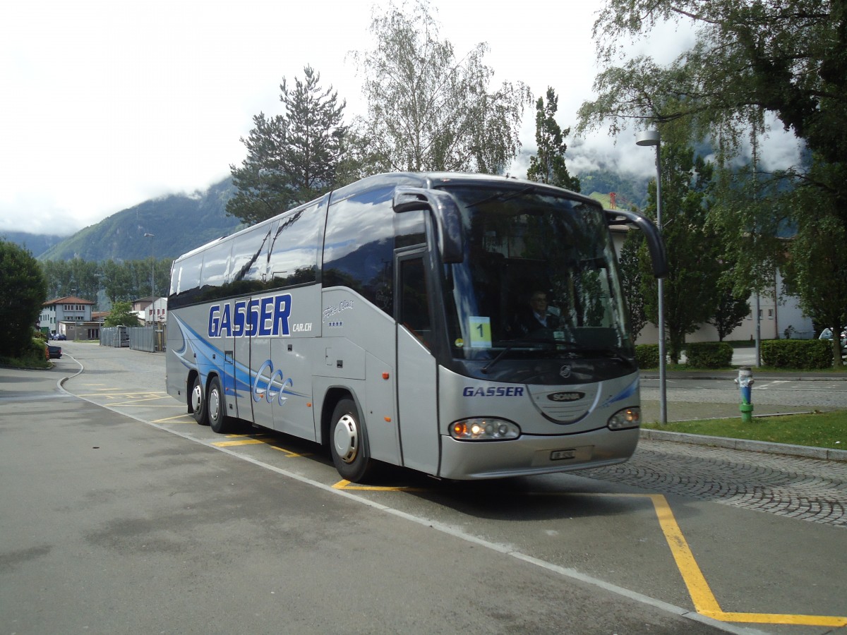 (139'397) - Gasser, Altdorf - UR 9290 - Scania/Irizar am 11. Juni 2012 beim Bahnhof Flelen