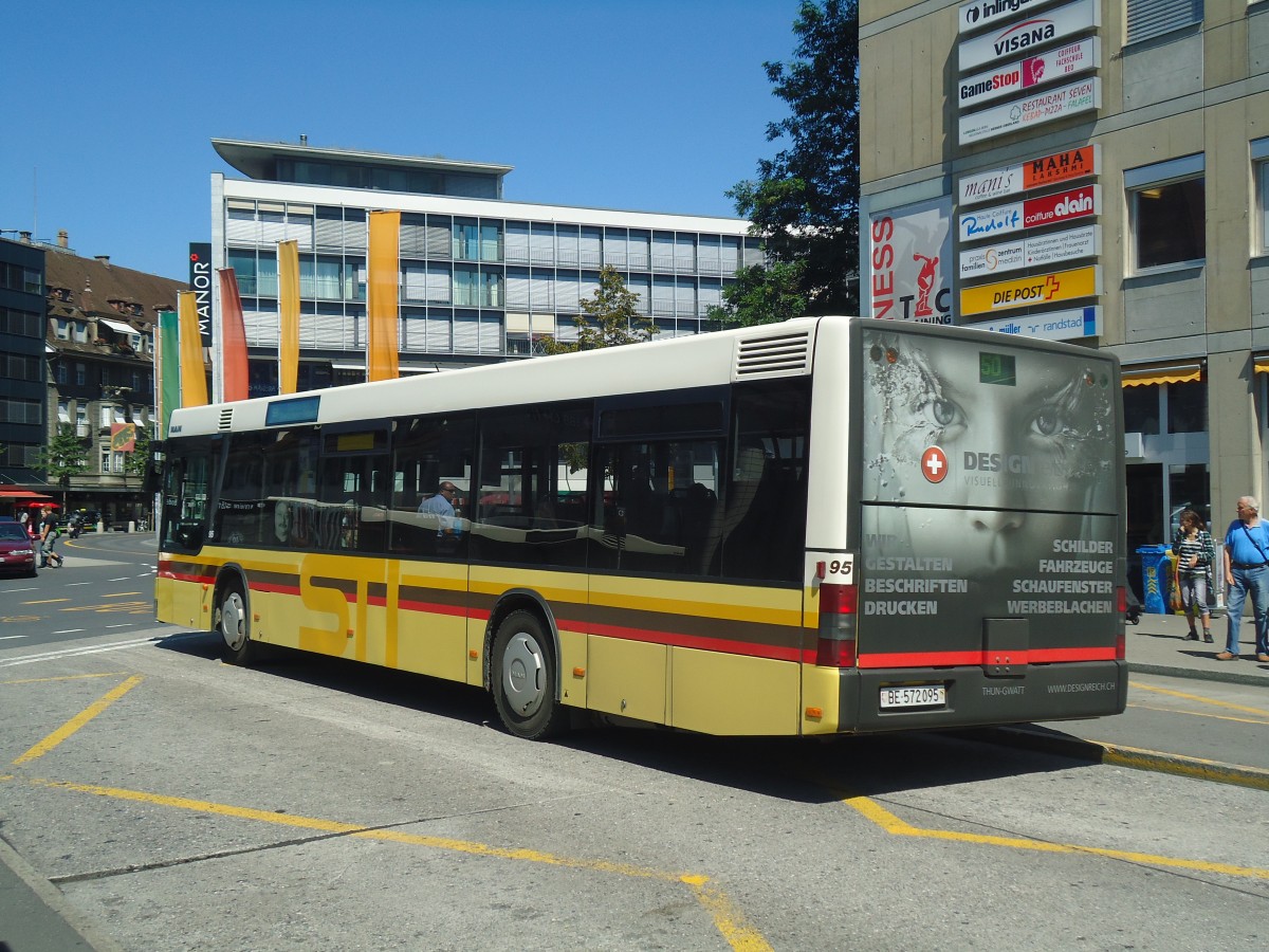 (141'055) - STI Thun - Nr. 95/BE 572'095 - MAN am 8. August 2012 beim Bahnhof Thun