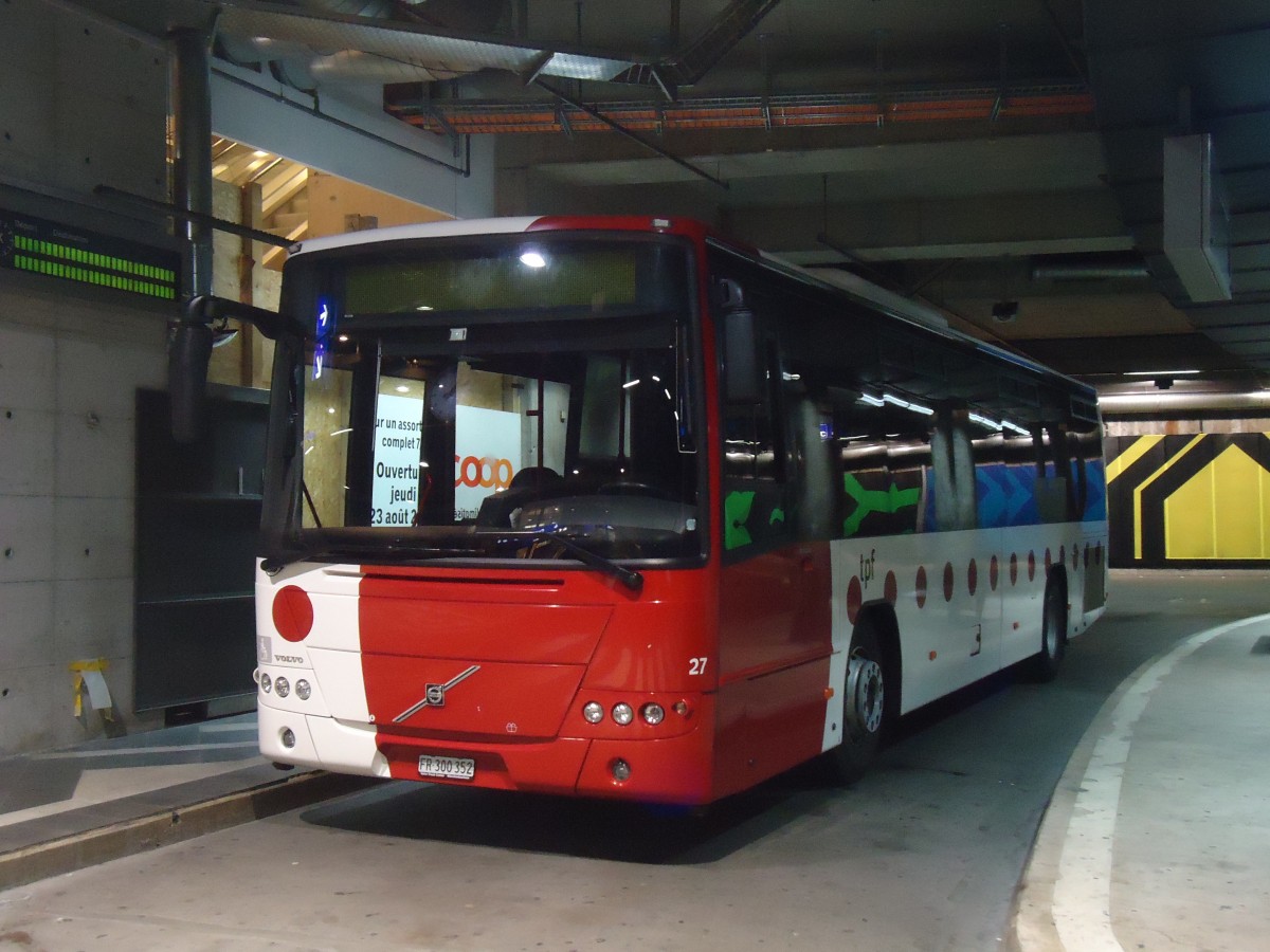 (141'262) - TPF Fribourg - Nr. 27/FR 300'352 - Volvo am 19. August 2012 in Fribourg, Busbahnhof