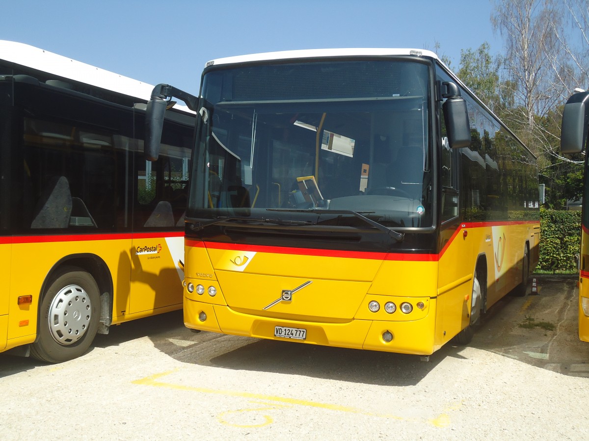 (141'330) - CarPostal Ouest - VD 124'777 - Volvo am 19. August 2012 in Yverdon, Garage