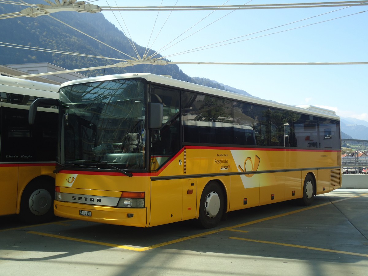 (141'777) - PostAuto Graubnden - GR 102'328 - Setra am 15. September 2012 in Chur, Postautostation