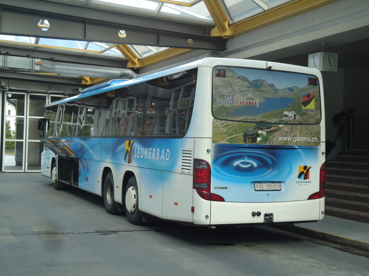 (141'885) - LLB Susten - Nr. 1/VS 38'001 - Setra am 1. Oktober 2012 in Leukerbad, Busbahnhof