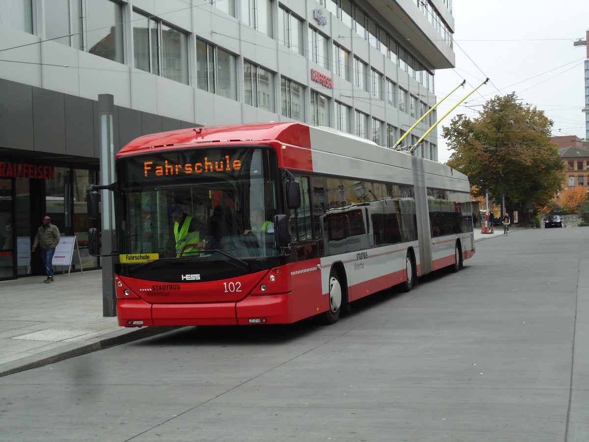 (142'121) - SW Winterthur - Nr. 102 - Hess/Hess Gelenktrolleybus am 24. Oktober 2012 beim Hauptbahnhof Winterthur