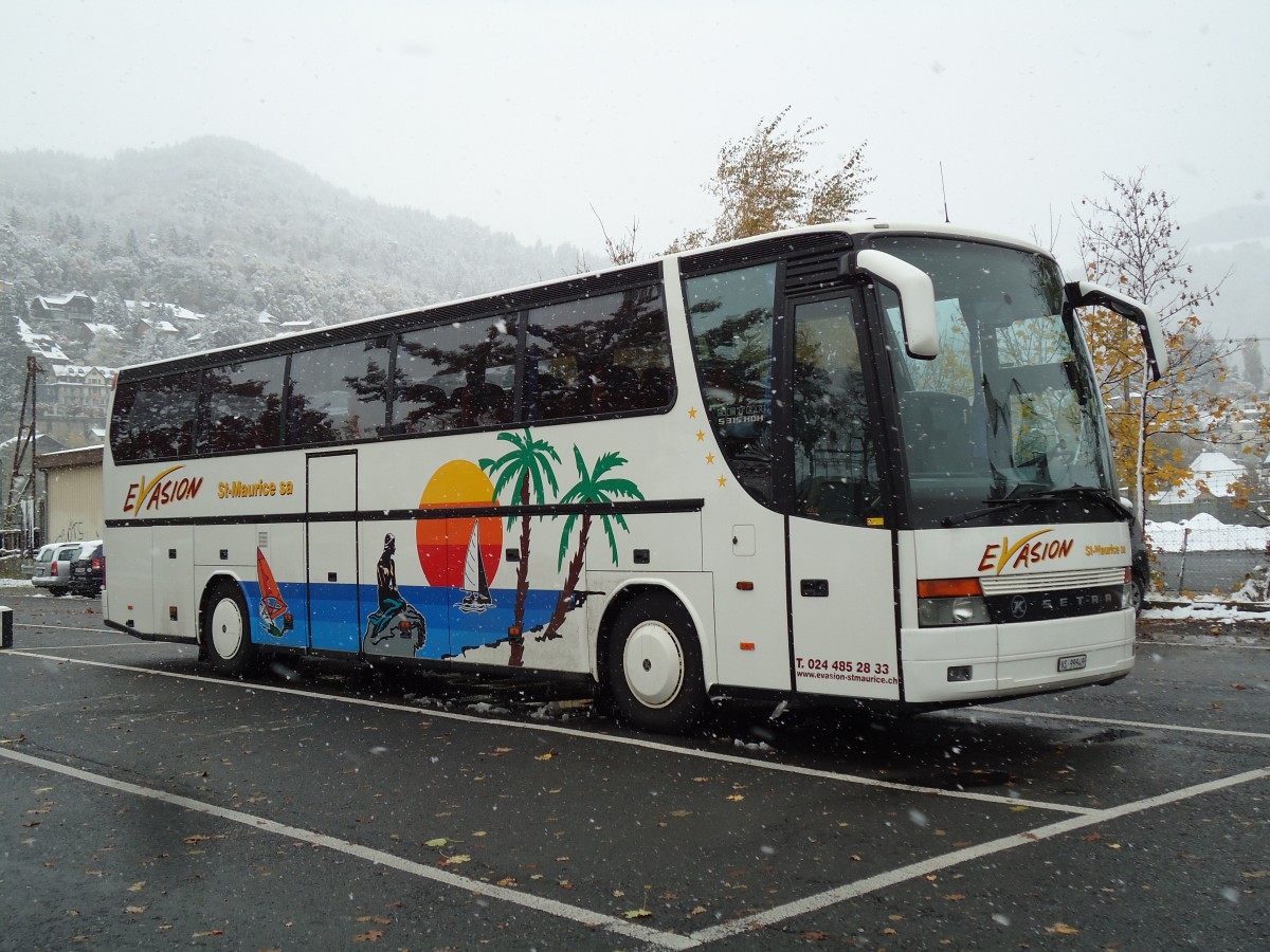 (142'145) - Evasion, St-Maurice - VS 99'949 - Setra am 28. Oktober 2012 in Thun, Seestrasse