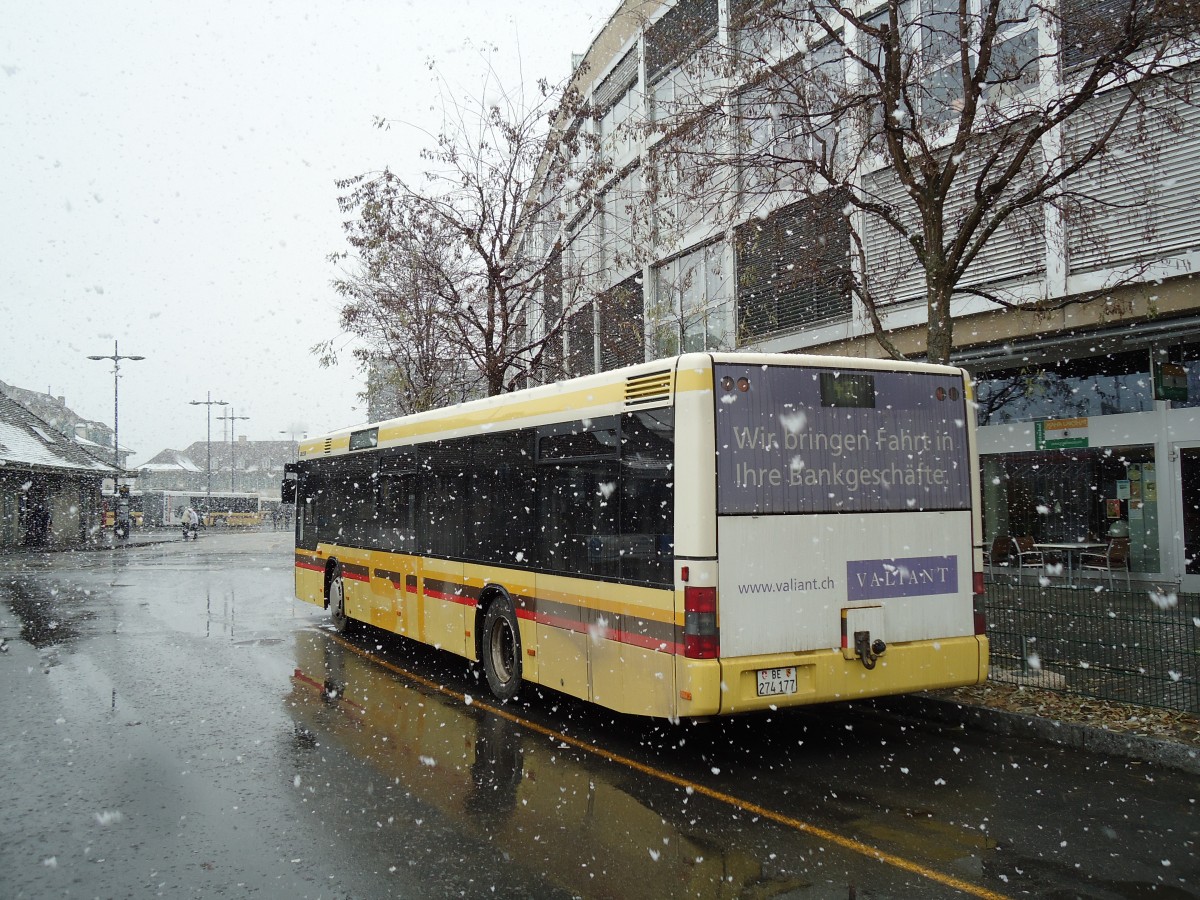 (142'315) - STI Thun - Nr. 77/BE 274'177 - MAN am 5. Dezember 2012 bei der Schifflndte Thun