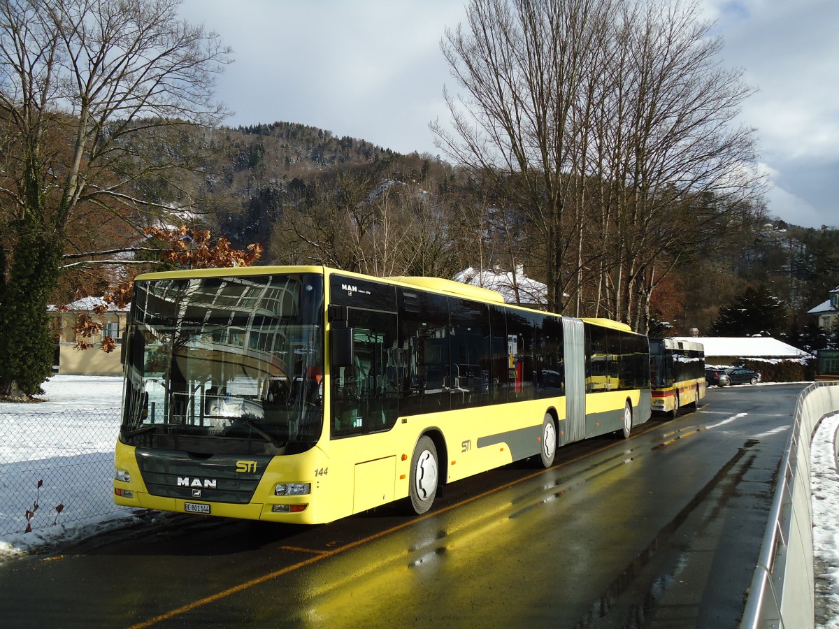 (142'433) - STI Thun - Nr. 144/BE 801'144 - MAN am 10. Dezember 2012 bei der Schifflndte Thun