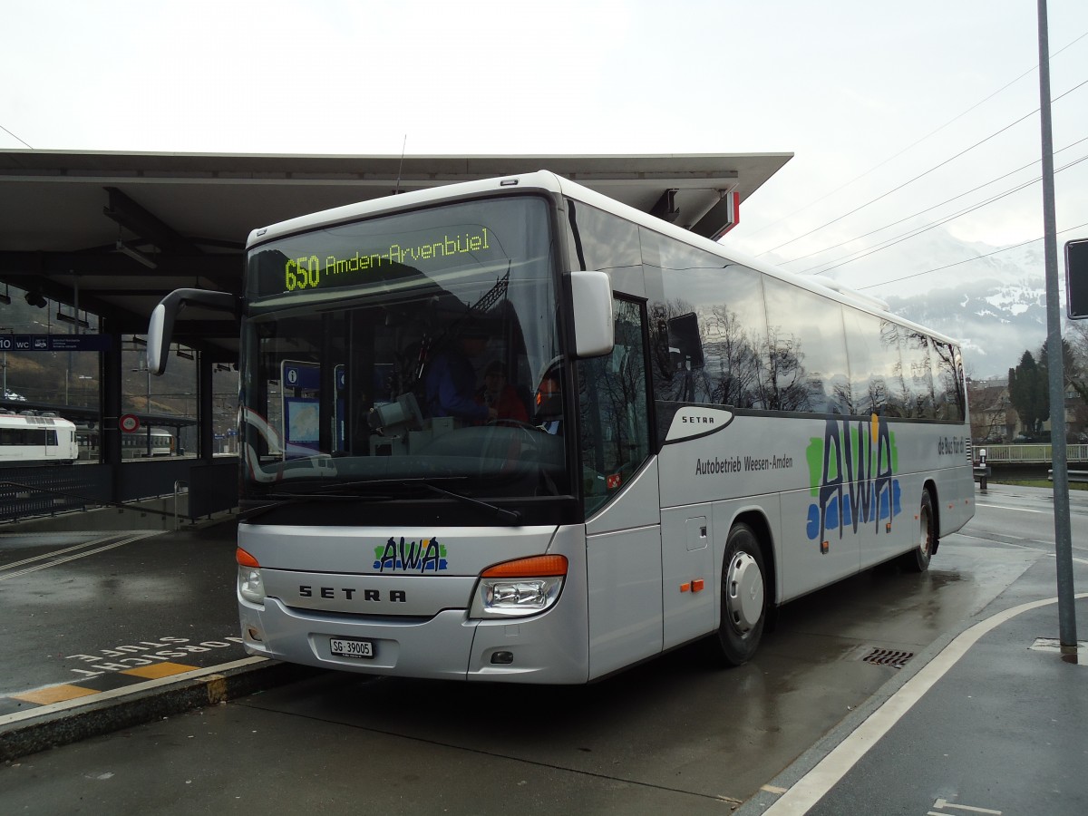 (142'571) - AWA Amden - Nr. 5/SG 39'005 - Setra am 23. Dezember 2012 beim Bahnhof Ziegelbrcke