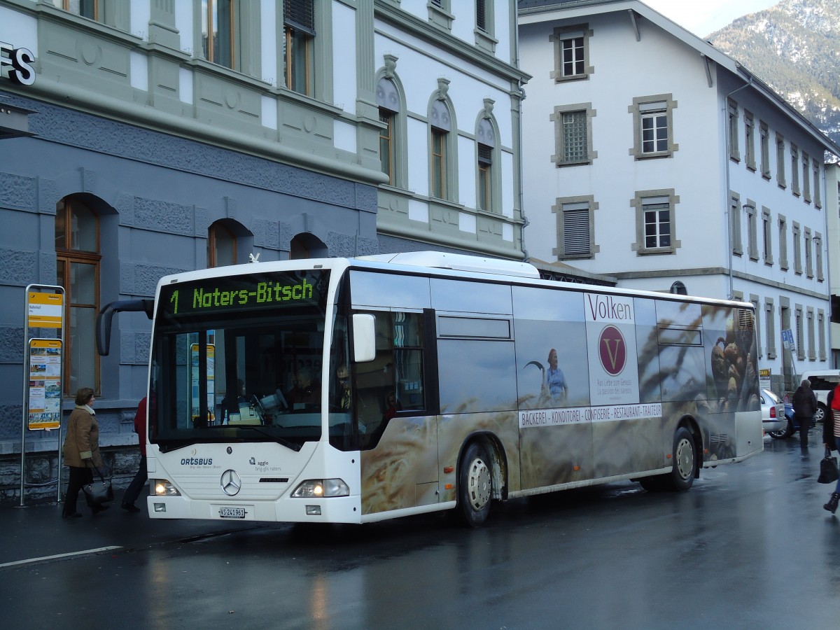 (142'683) - PostAuto Wallis - VS 241'961 - Mercedes am 26. Dezember 2012 beim Bahnhof Brig