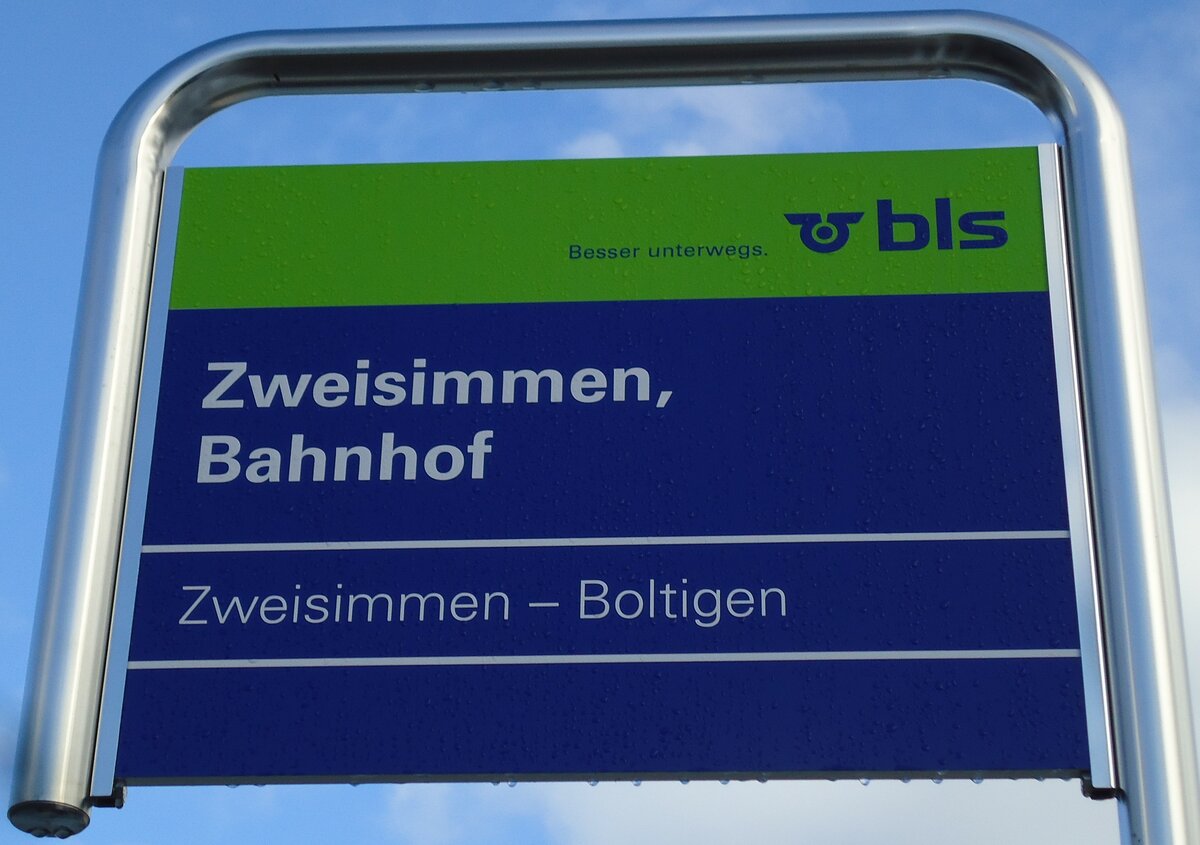 (142'907) - bls-Haltestellenschild - Zweisimmen, Bahnhof - am 2. Januar 2013