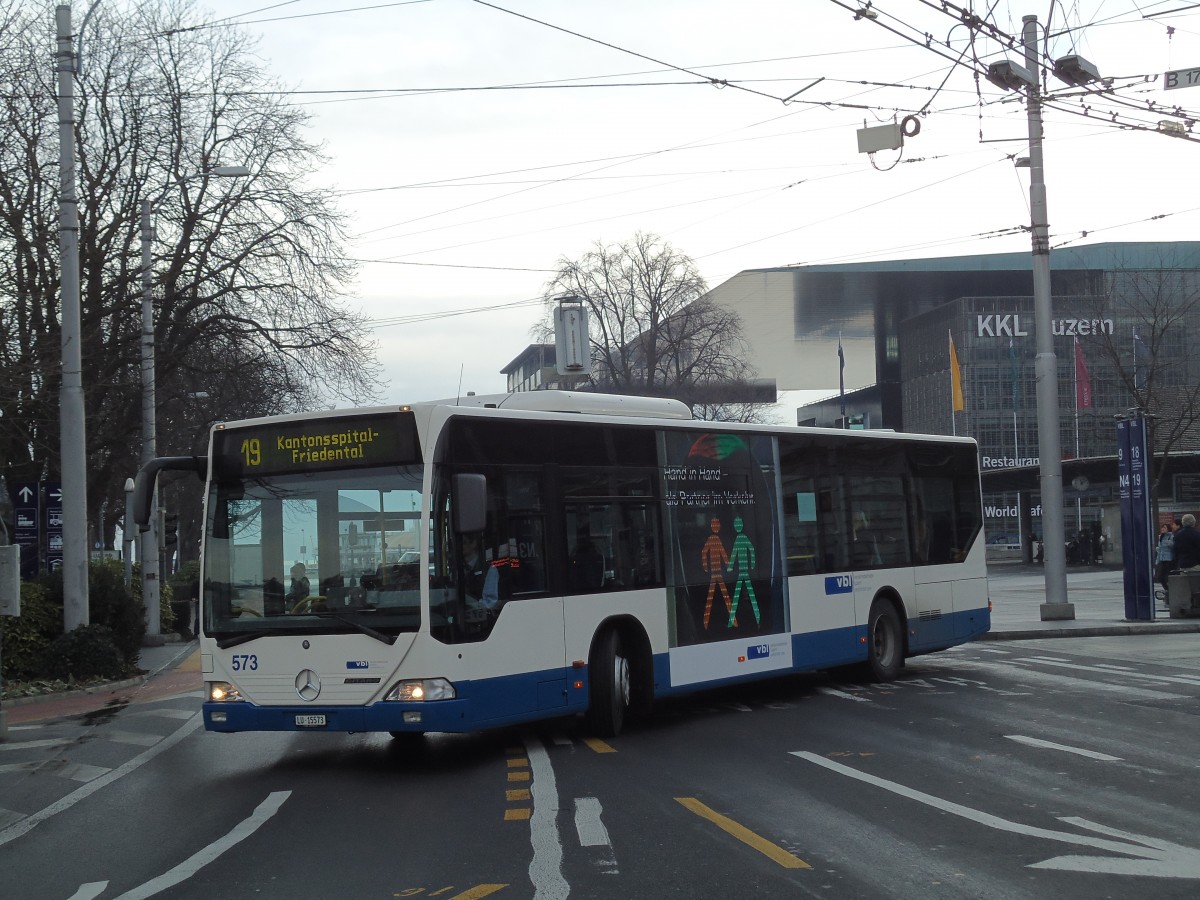 (142'974) - VBL Luzern - Nr. 573/LU 15'573 - Mercedes am 5. Januar 2013 beim Bahnhof Luzern