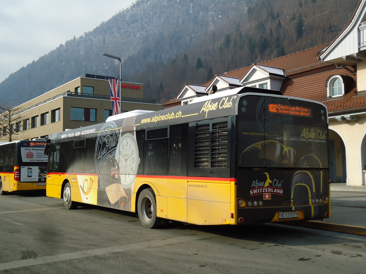 (143'046) - PostAuto Bern - BE 610'537 - Solaris am 19. Januar 2013 beim Bahnhof Interlaken Ost