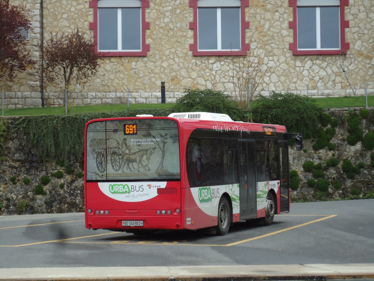 (143'856) - TRAVYS Yverdon - VD 240'802 - Solaris am 27. April 2013 beim Bahnhof Orbe