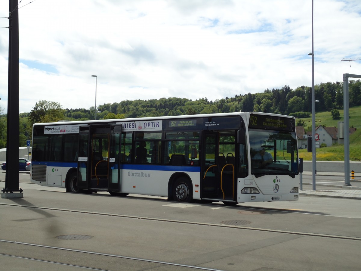 (144'413) - Maag, Kloten - Nr. 31/ZH 590'931 - Mercedes am 20. Mai 2013 beim Bahnhof Zrich-Stettbach