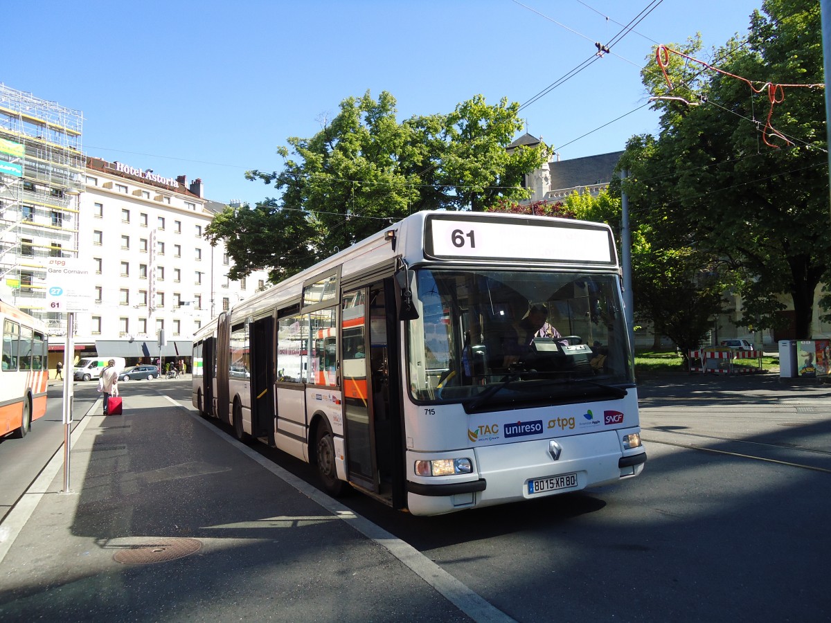 (144'754) - Aus Frankreich: TAC Annemasse - Nr. 715/8015 XR 80 - Renault am 27. Mai 2013 beim Bahnhof Genve