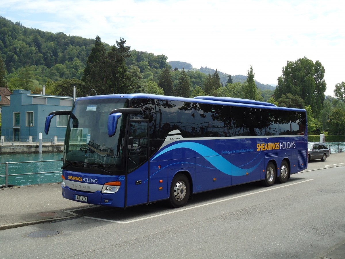 (144'989) - Aus England: Shearings, Wigan - Nr. 520/BU13 ZTM - Setra am 12. Juni 2013 bei der Schifflndte Thun