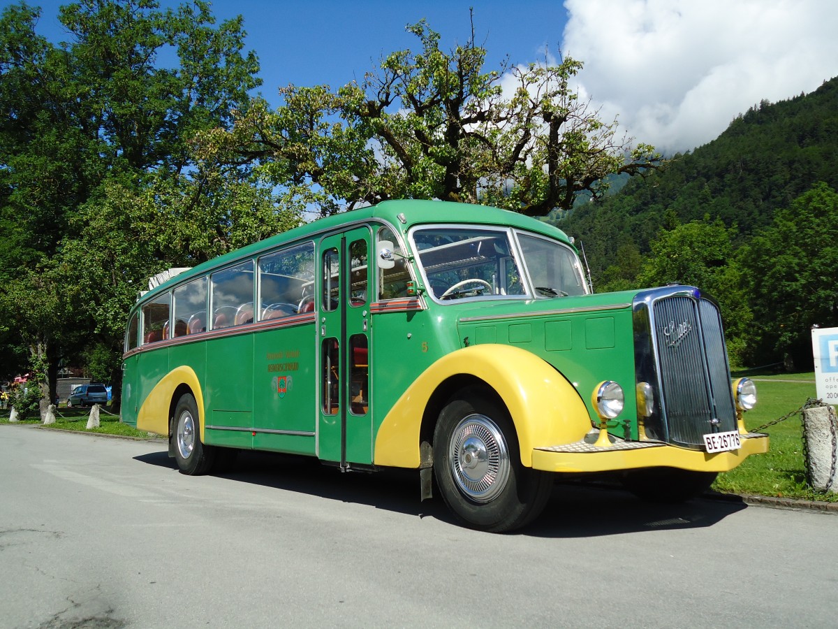 (145'541) - STI Thun - Nr. 15/BE 26'776 - Saurer/Gangloff (ex AvH Heimenschwand Nr. 5) am 30. Juni 2013 in Unterseen, Hotel Neuhaus