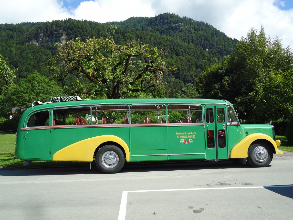 (145'542) - STI Thun - Nr. 15/BE 26'776 - Saurer/Gangloff (ex AvH Heimenschwand Nr. 5) am 30. Juni 2013 in Unterseen, Hotel Neuhaus