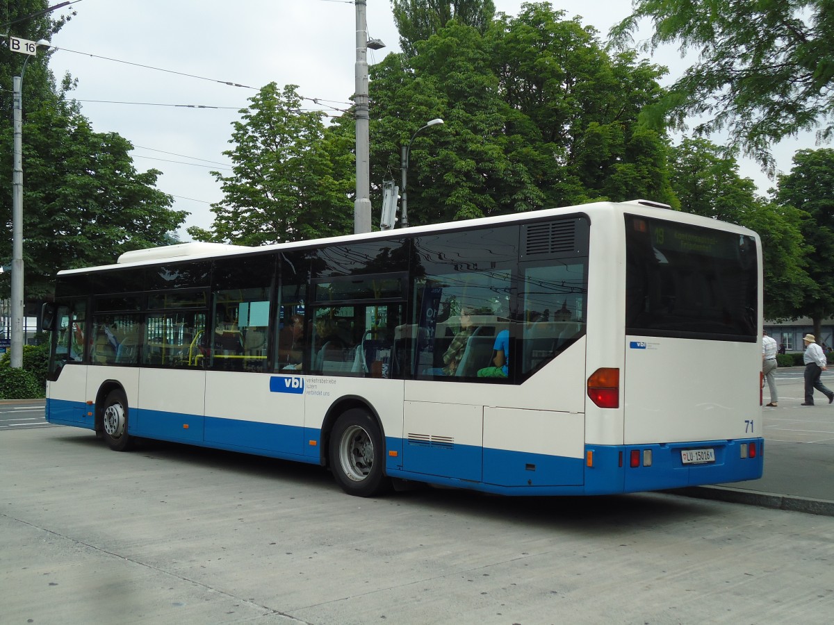 (145'670) - VBL Luzern - Nr. 71/LU 15'016 - Mercedes am 8. Juli 2013 beim Bahnhof Luzern