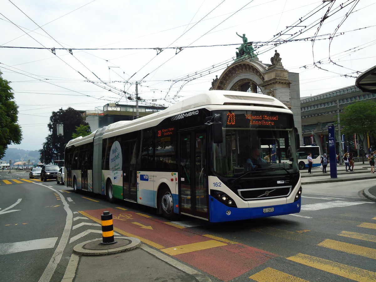 (145'690) - VBL Luzern - Nr. 162/LU 15'072 - Volvo am 8. Juli 2013 beim Bahnhof Luzern