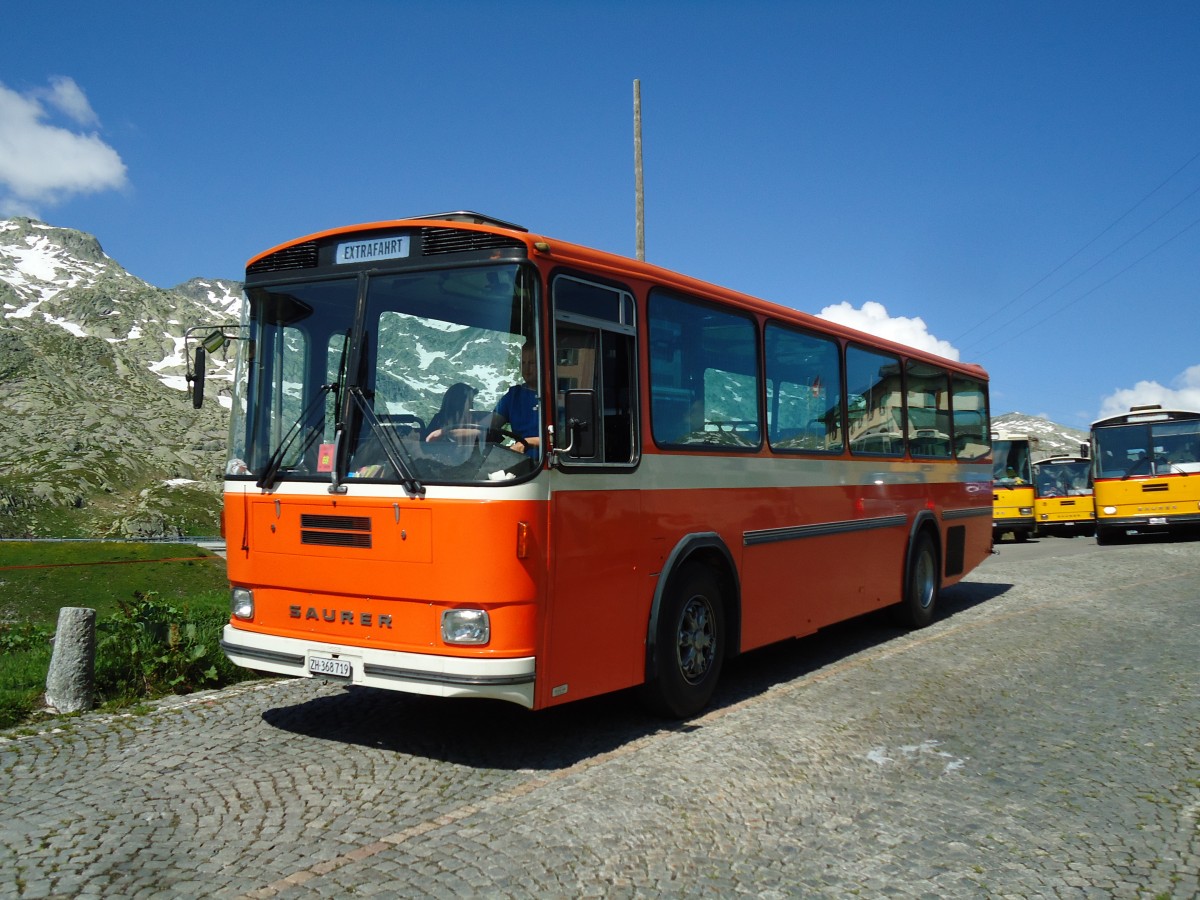 (145'848) - Mangold, Oberengstrinen - ZH 368'719 - Saurer/Hess (ex RhV Altsttten Nr. 45) am 20. Juli 2013 in Gotthard, Passhhe