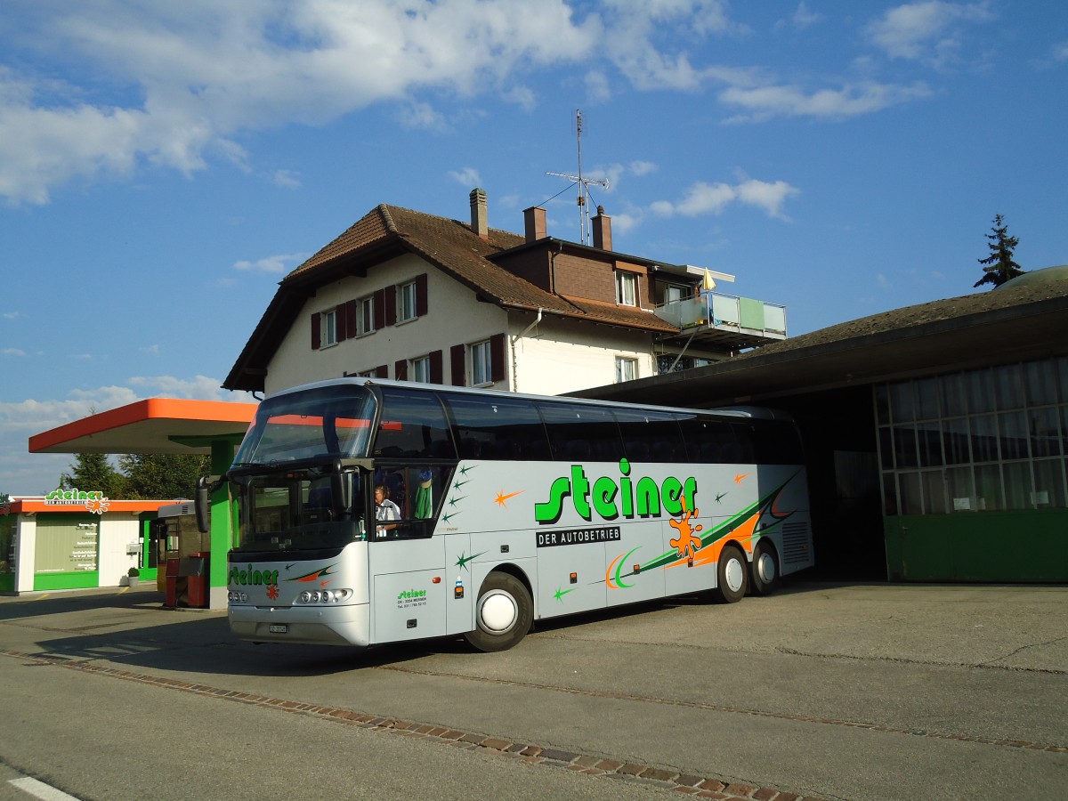 (146'864) - Steiner, Messen - SO 20'148 - Neoplan am 31. August 2013 in Messen, Garage