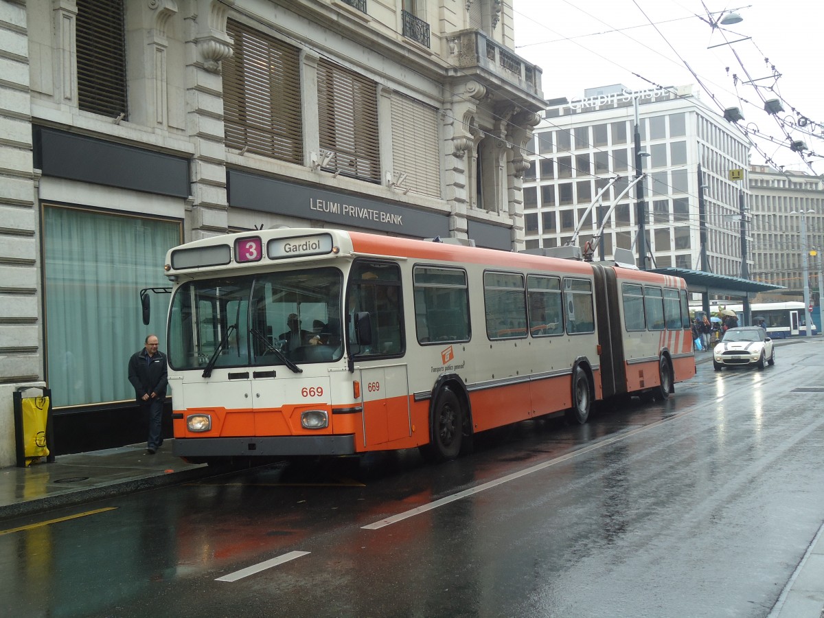 (147'154) - TPG Genve - Nr. 669 - Saurer/Hess Gelenktrolleybus am 16. September 2013 in Genve, Bel-Air