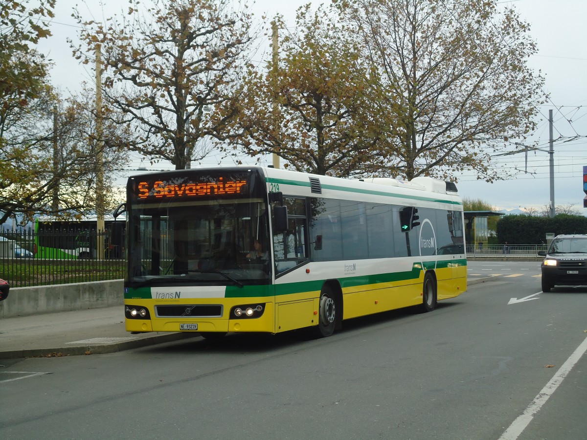 (147'988) - transN, La Chaux-de-Fonds - Nr. 219/NE 93'219 - Volvo (ex TN Neuchtel Nr. 219) am 8. November 2013 in Neuchtel, Place Pury