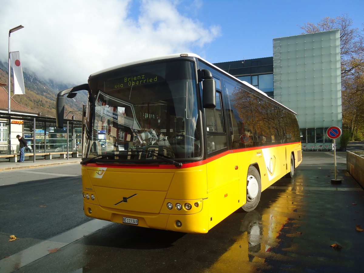 (148'049) - Flck, Brienz - Nr. 5/BE 113'349 - Volvo (ex AVBB Schwanden) am 11. November 2013 beim Bahnhof Interlaken Ost