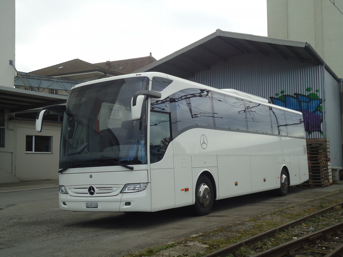 (148'160) - EvoBus, Kloten - ZH 489'164 - Mercedes am 25. November 2013 beim Bahnhof Ddingen