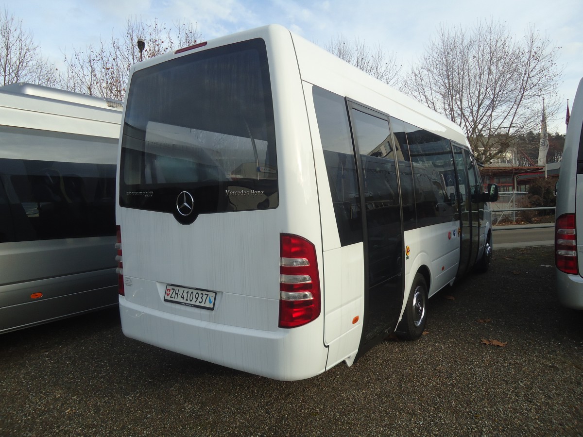 (148'402) - EvoBus, Kloten - ZH 410'937 - Mercedes am 22. Dezember 2013 in Kloten, EvoBus