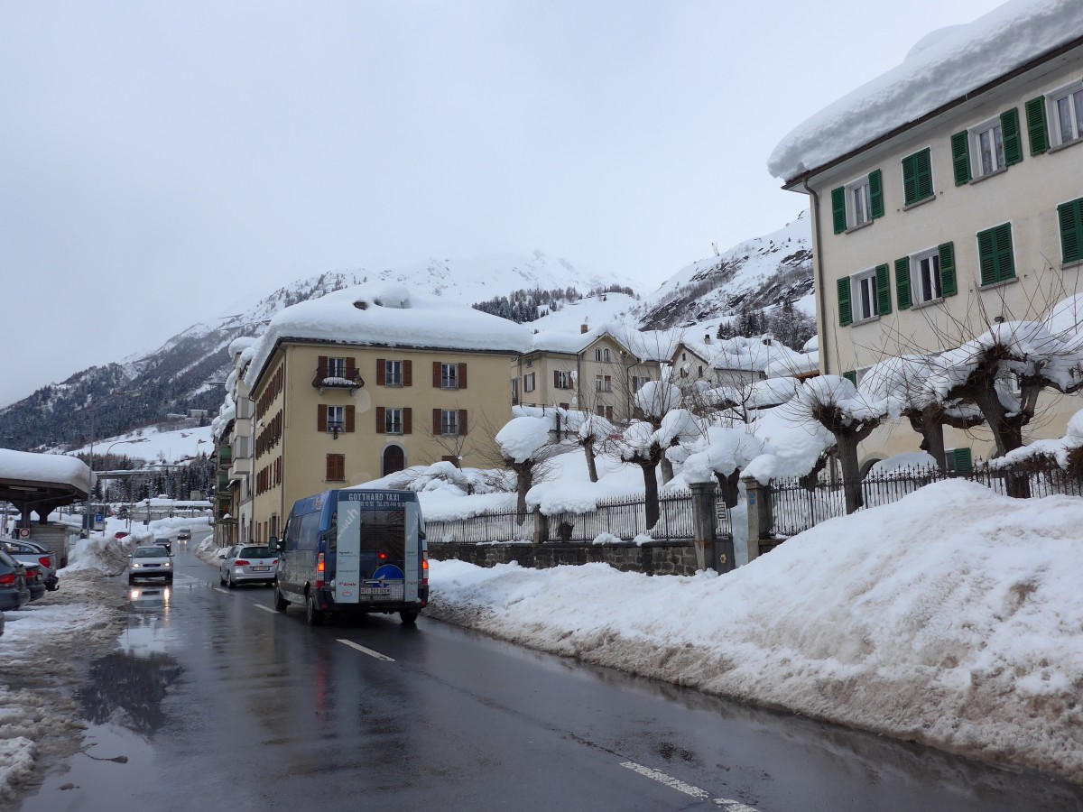 (148'788) - Taxi Gotthard, Airolo - TI 203'300 - Mercedes am 9. Februar 2014 beim Bahnhof Airolo