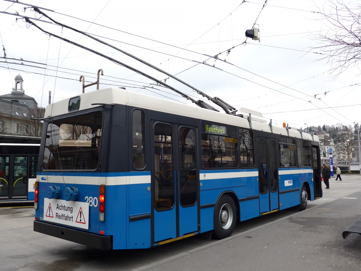 (148'953) - VBL Luzern - Nr. 280 - NAW/R&J-Hess Trolleybus am 16. Februar 2014 beim Bahnhof Luzern