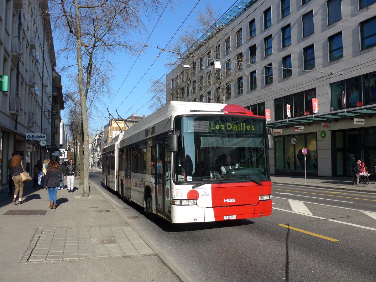 (149'284) - TPF Fribourg - Nr. 521/FR 300'436 - MAN/Hess Gelenkduobus am 9. Mrz 2014 beim Bahnhof Fribourg