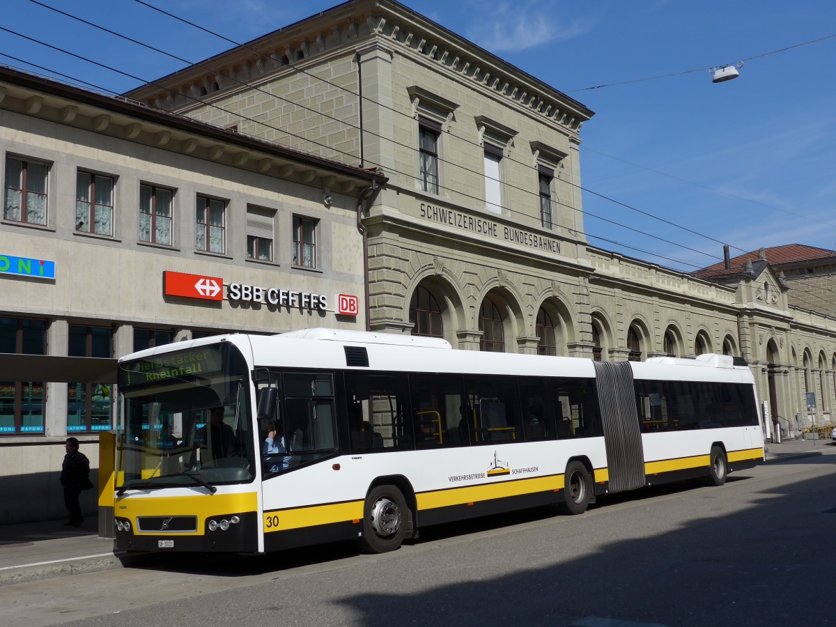 (149'429) - VBSH Schaffhausen - Nr. 30/SH 38'030 - Volvo am 29. Mrz 2014 beim Bahnhof Schaffhausen