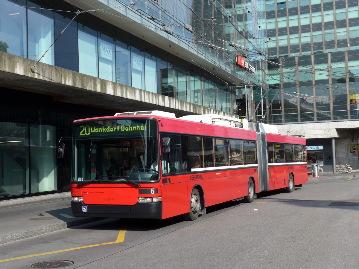 (149'632) - Bernmobil, Bern - Nr. 6 - NAW/Hess Gelenktrolleybus am 13. April 2014 beim Bahnhof Bern