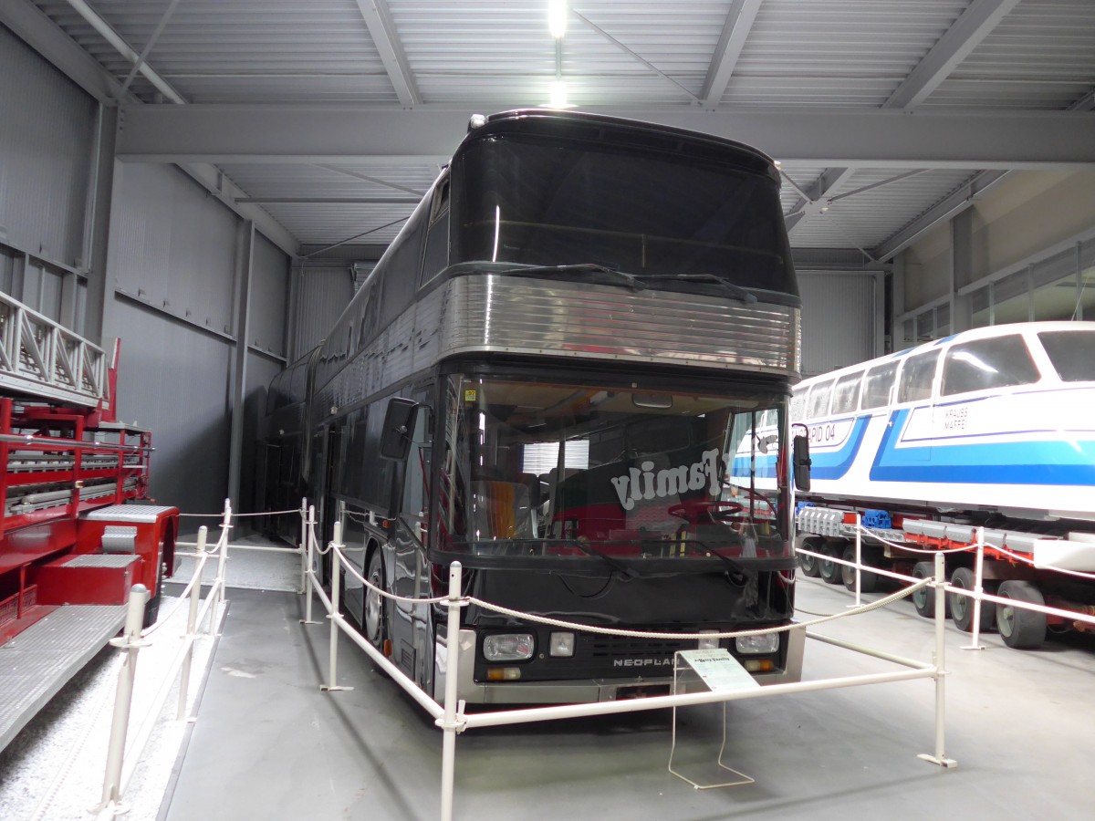 (150'509) - Kelly Family - Neoplan am 26. April 2014 in Speyer, Technik-Museum