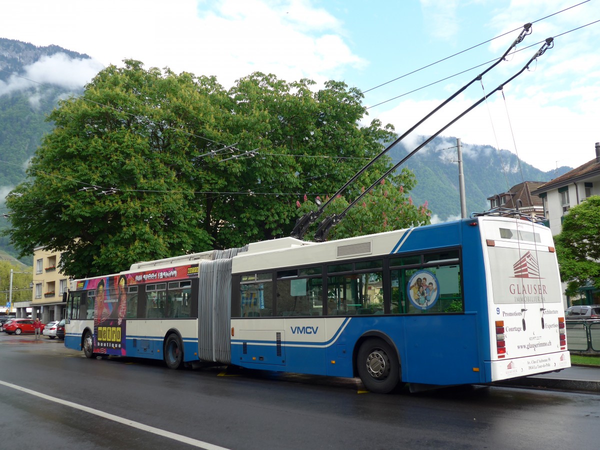 (150'927) - VMCV Clarens - Nr. 9 - Van Hool Gelenktrolleybus am 26. Mai 2014 beim Bahnhof Villeneuve