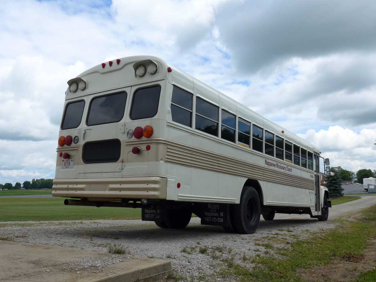 (152'947) - Nappanee Missionary Church, Nappanee - B173B - GMC/Bluebird (ex Schulbus) am 16. Juli 2014 in Nappanee, Church