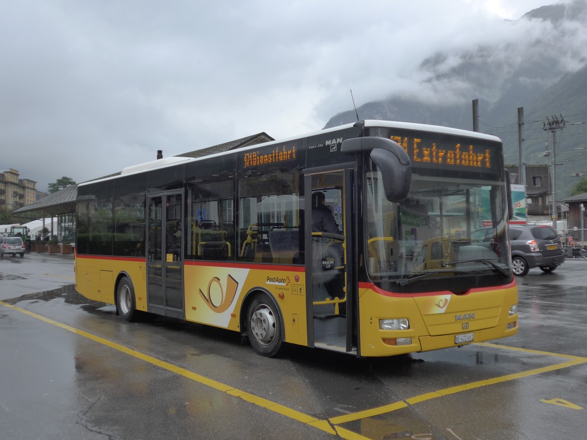 (154'751) - AVG Meiringen - Nr. 61/BE 422'461 - MAN/Gppel am 1. September 2014 in Meiringen, Postautostation