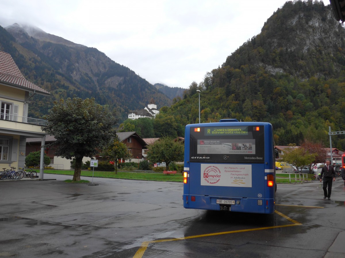 (155'764) - AFA Adelboden - Nr. 93/BE 26'705 - Mercedes (ex Nr. 5) am 13. Oktober 2014 beim Bahnhof Wimmis