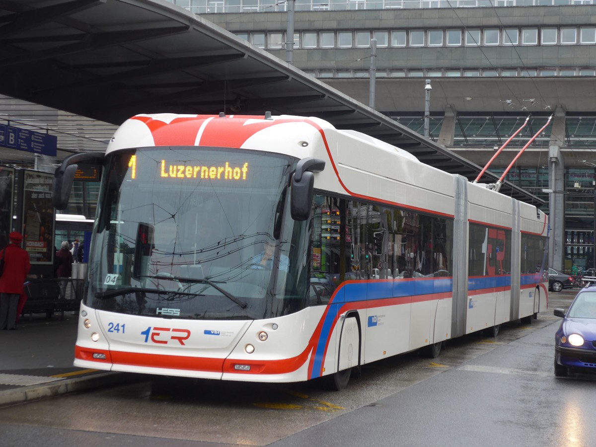 (156'021) - VBL Luzern - Nr. 241 - Hess/Hess Doppelgelenktrolleybus am 25. Oktober 2014 beim Bahnhof Luzern