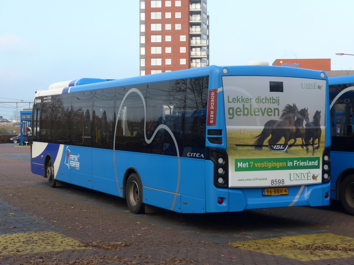 (156'990) - ARRIVA - Nr. 8598/96-BBH-4 - VDL am 20. November 2014 beim Bahnhof Hoogeveen