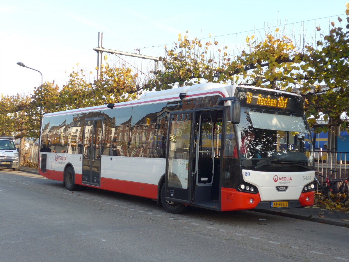 (157'128) - VEOLIA - Nr. 5424/59-BBG-3 - VDL am 21. November 2014 beim Bahnhof Maastricht